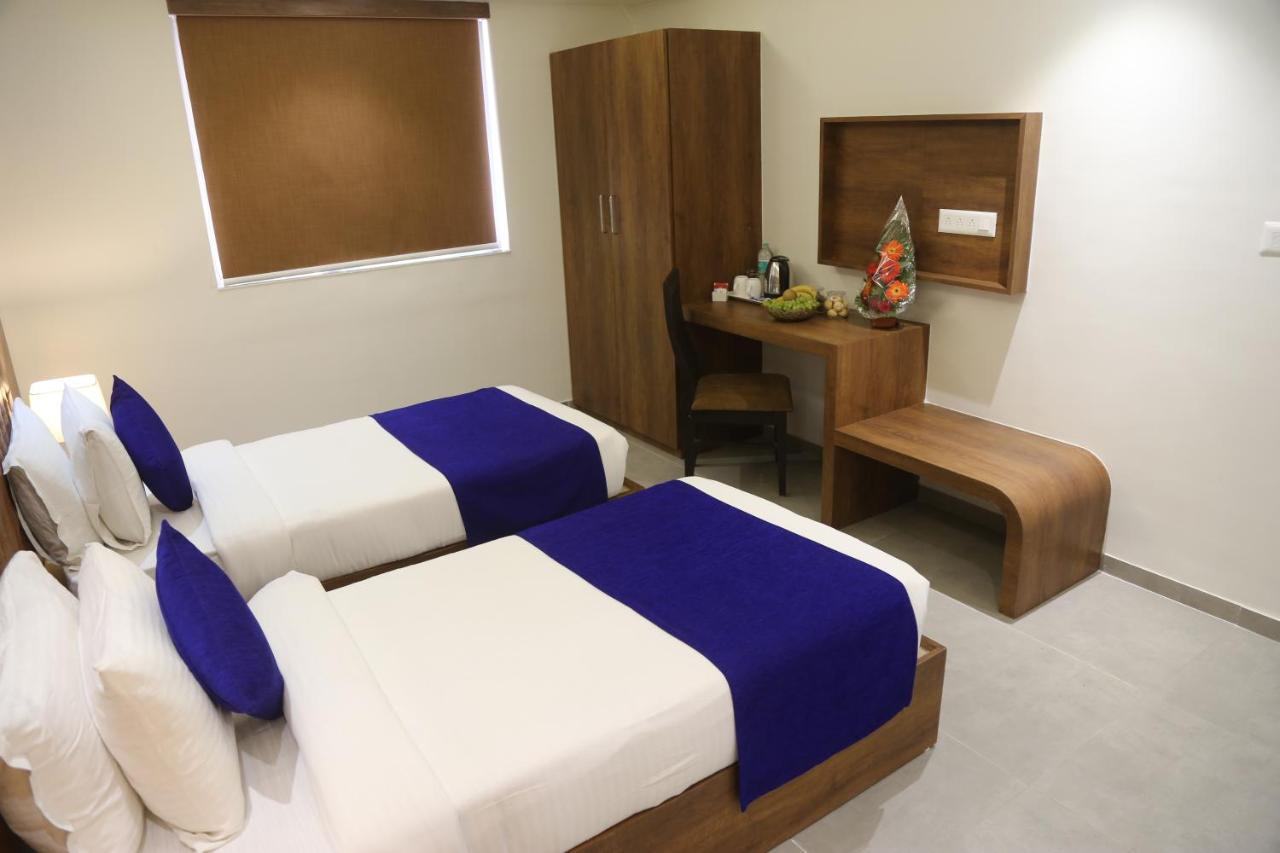 Hotel Nova Pride ราชโกฎิ ภายนอก รูปภาพ