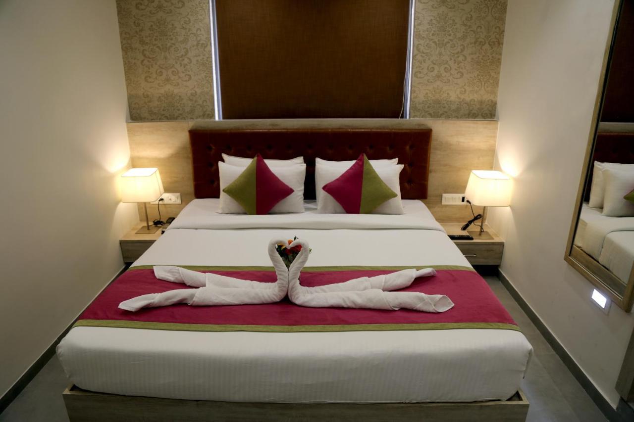 Hotel Nova Pride ราชโกฎิ ภายนอก รูปภาพ