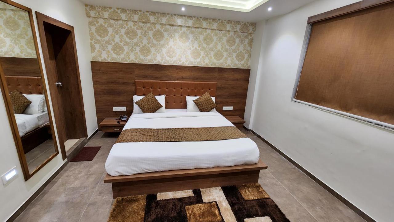 Hotel Nova Pride ราชโกฎิ ภายนอก รูปภาพ
