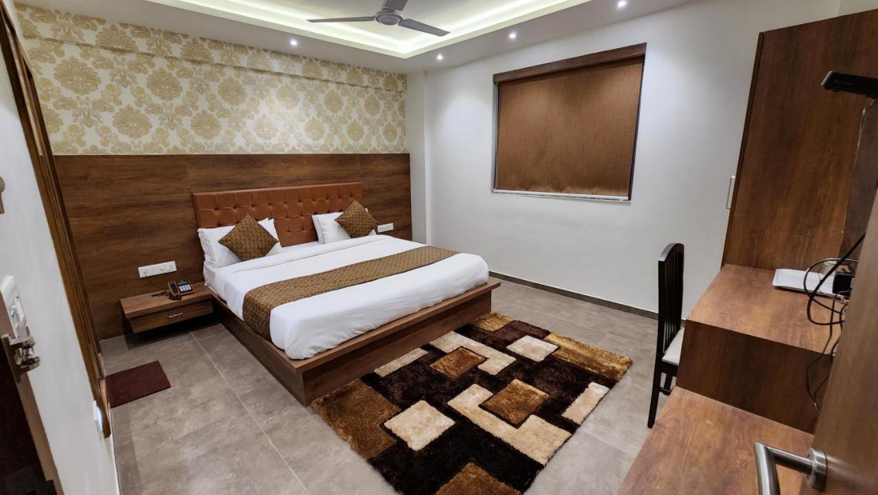 Hotel Nova Pride ราชโกฎิ ภายนอก รูปภาพ