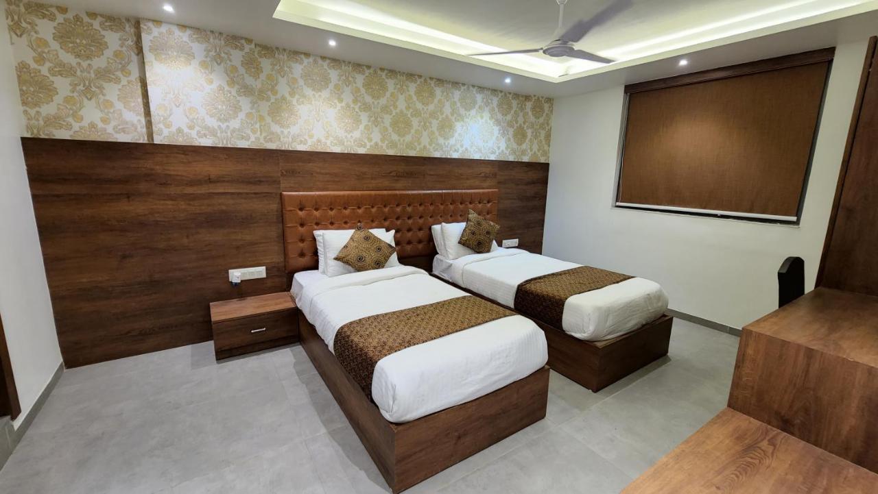 Hotel Nova Pride ราชโกฎิ ภายนอก รูปภาพ
