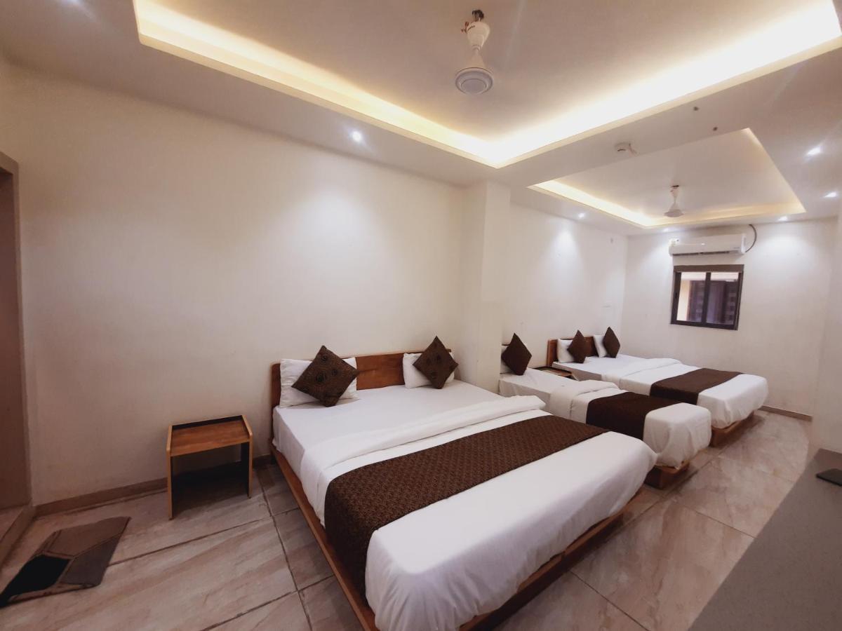 Hotel Nova Pride ราชโกฎิ ภายนอก รูปภาพ