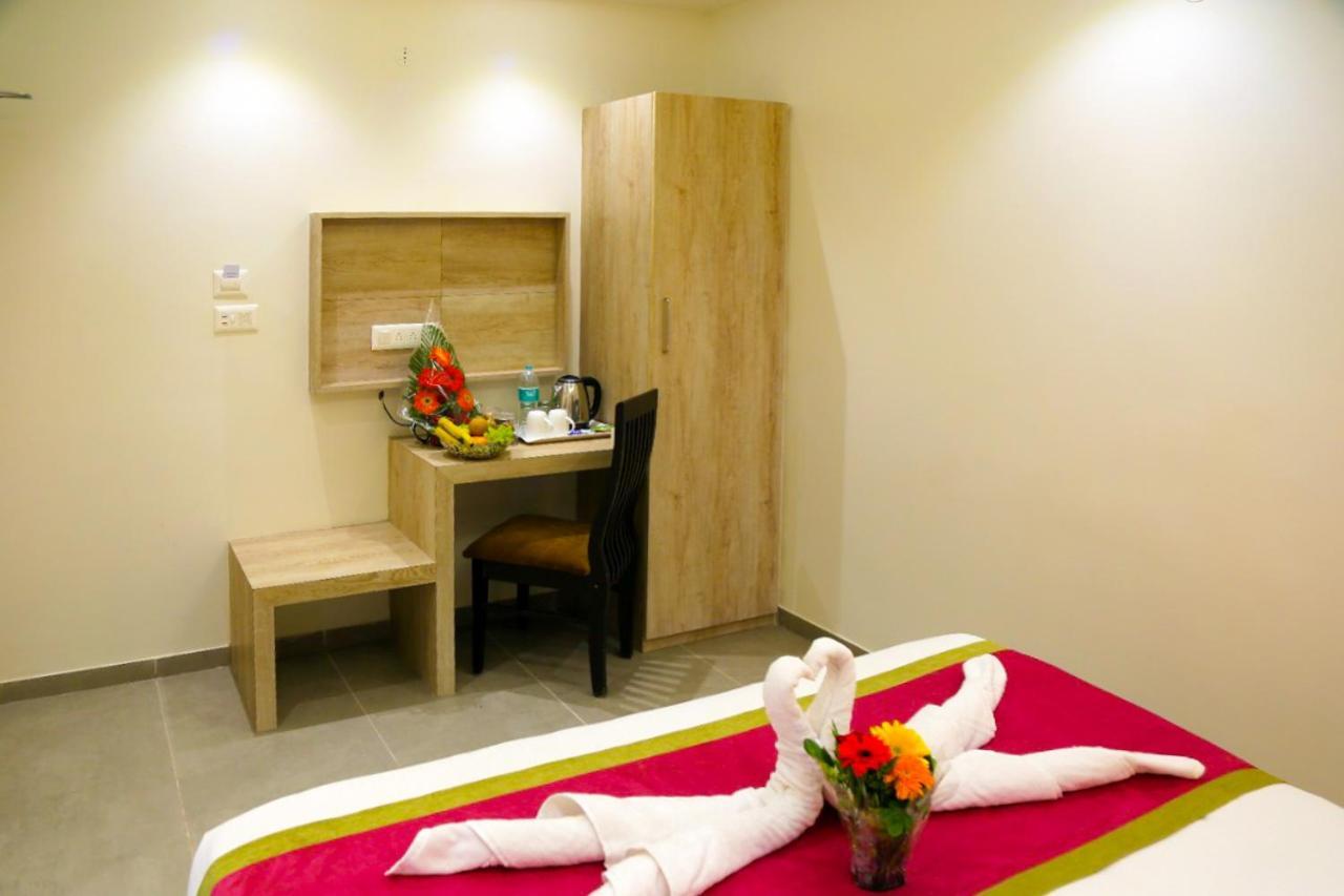 Hotel Nova Pride ราชโกฎิ ภายนอก รูปภาพ