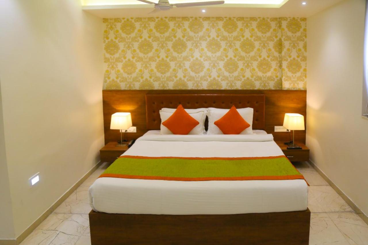 Hotel Nova Pride ราชโกฎิ ภายนอก รูปภาพ