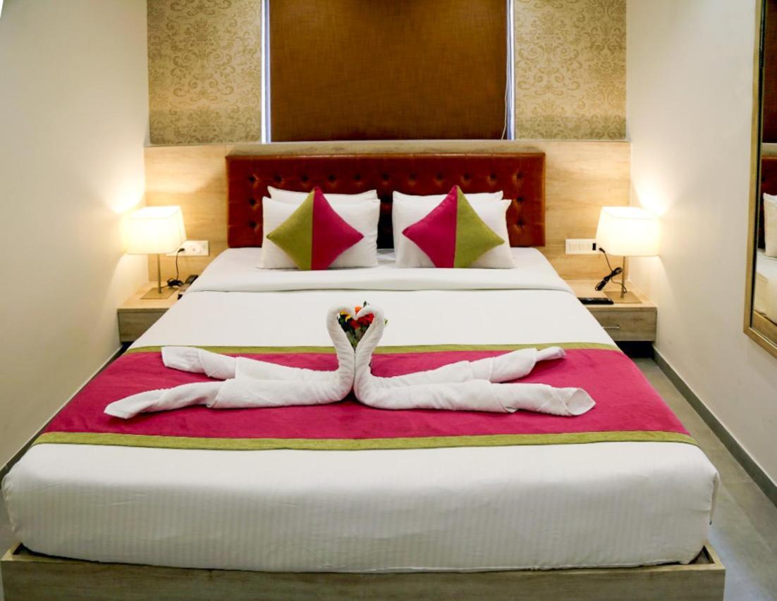 Hotel Nova Pride ราชโกฎิ ภายนอก รูปภาพ