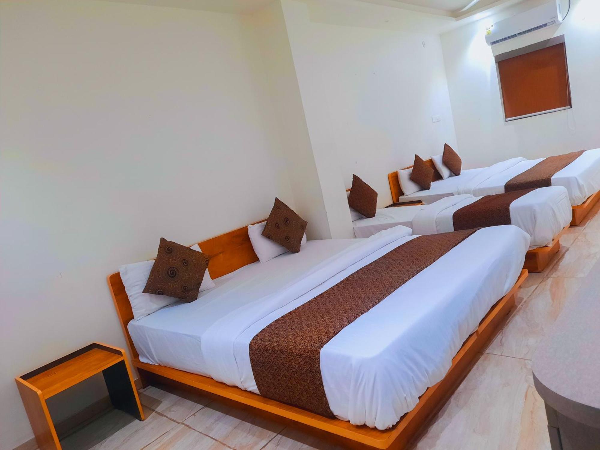Hotel Nova Pride ราชโกฎิ ภายนอก รูปภาพ