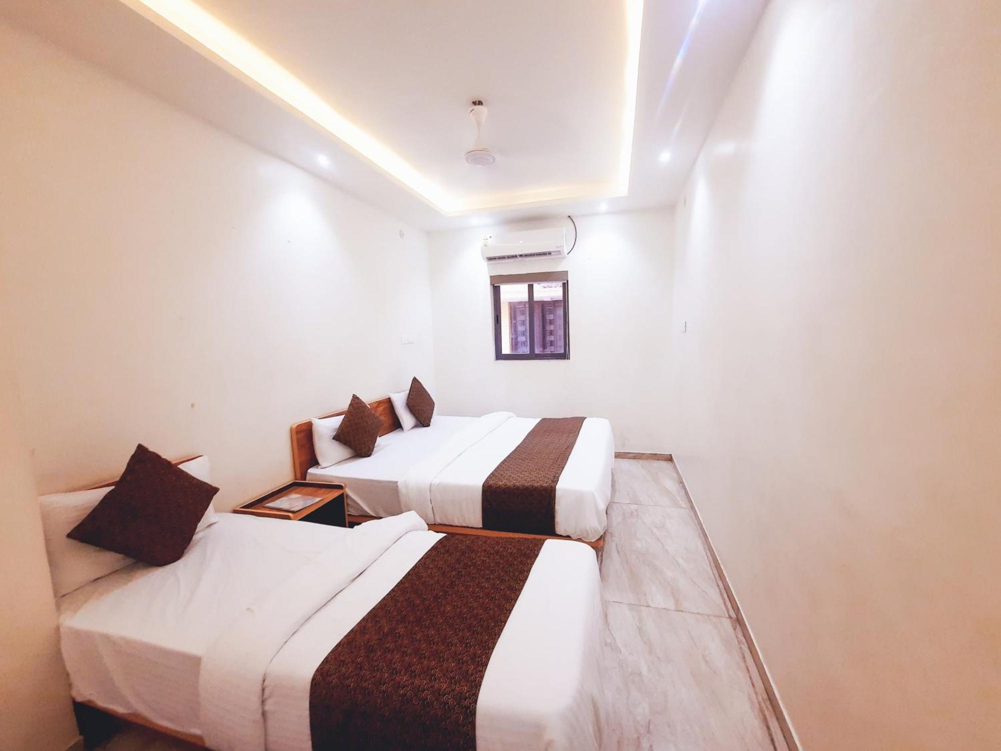 Hotel Nova Pride ราชโกฎิ ภายนอก รูปภาพ