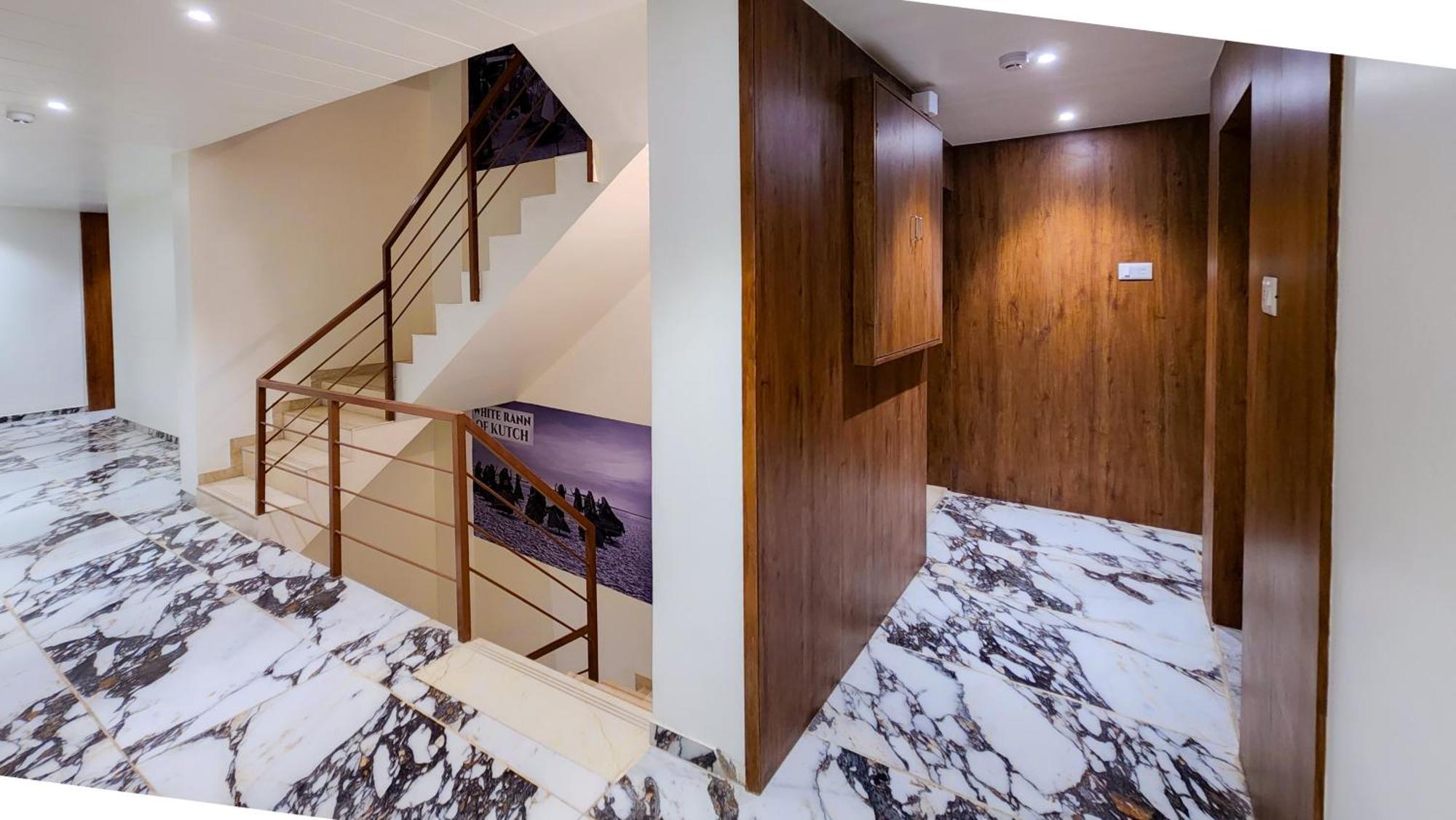 Hotel Nova Pride ราชโกฎิ ภายนอก รูปภาพ