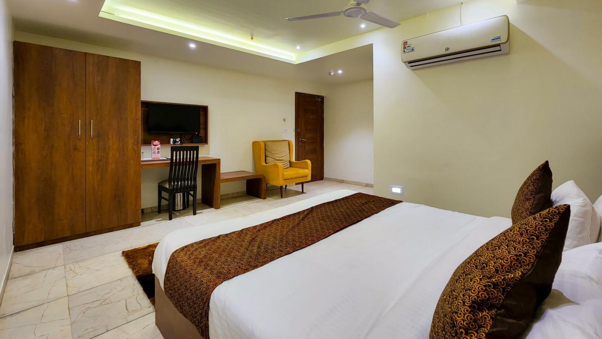 Hotel Nova Pride ราชโกฎิ ภายนอก รูปภาพ