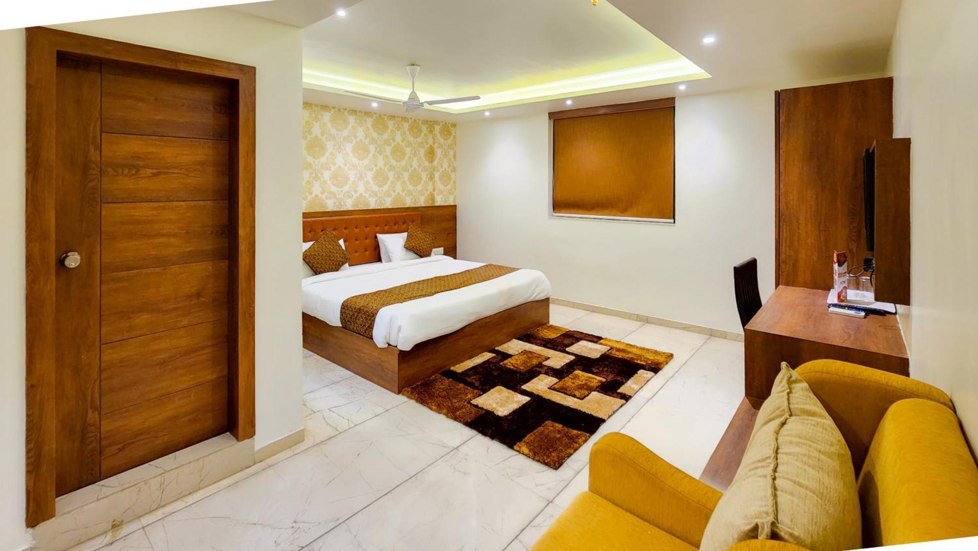 Hotel Nova Pride ราชโกฎิ ภายนอก รูปภาพ