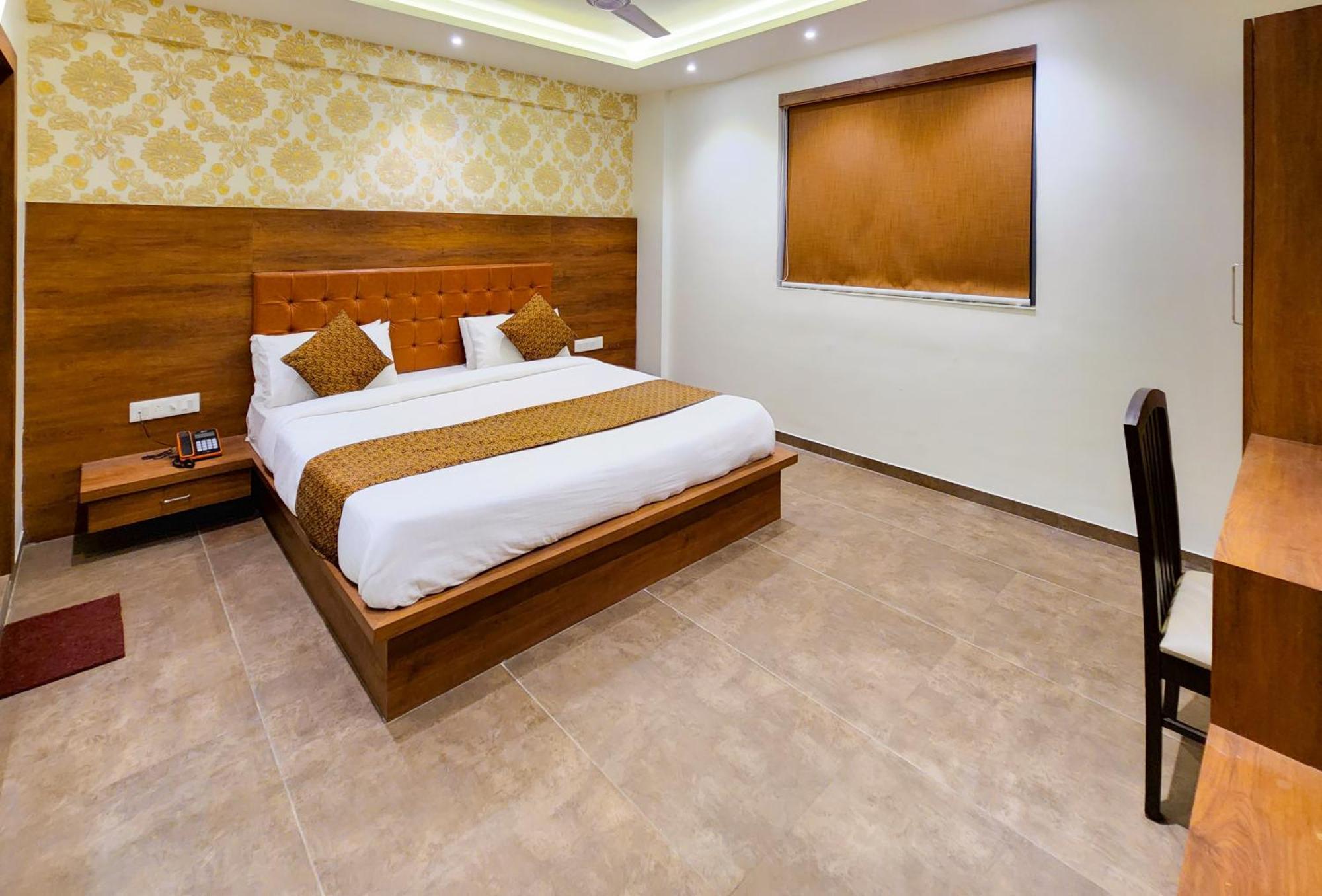 Hotel Nova Pride ราชโกฎิ ภายนอก รูปภาพ