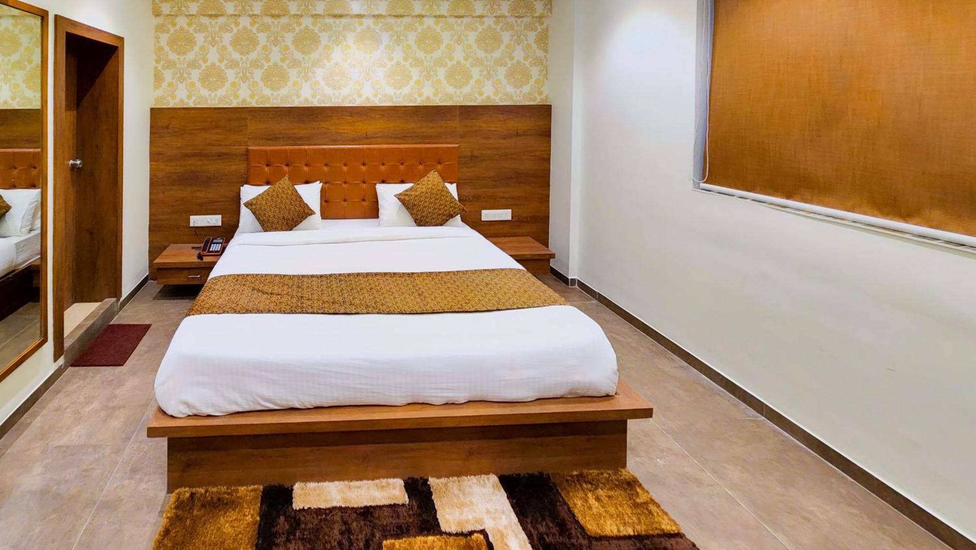Hotel Nova Pride ราชโกฎิ ภายนอก รูปภาพ