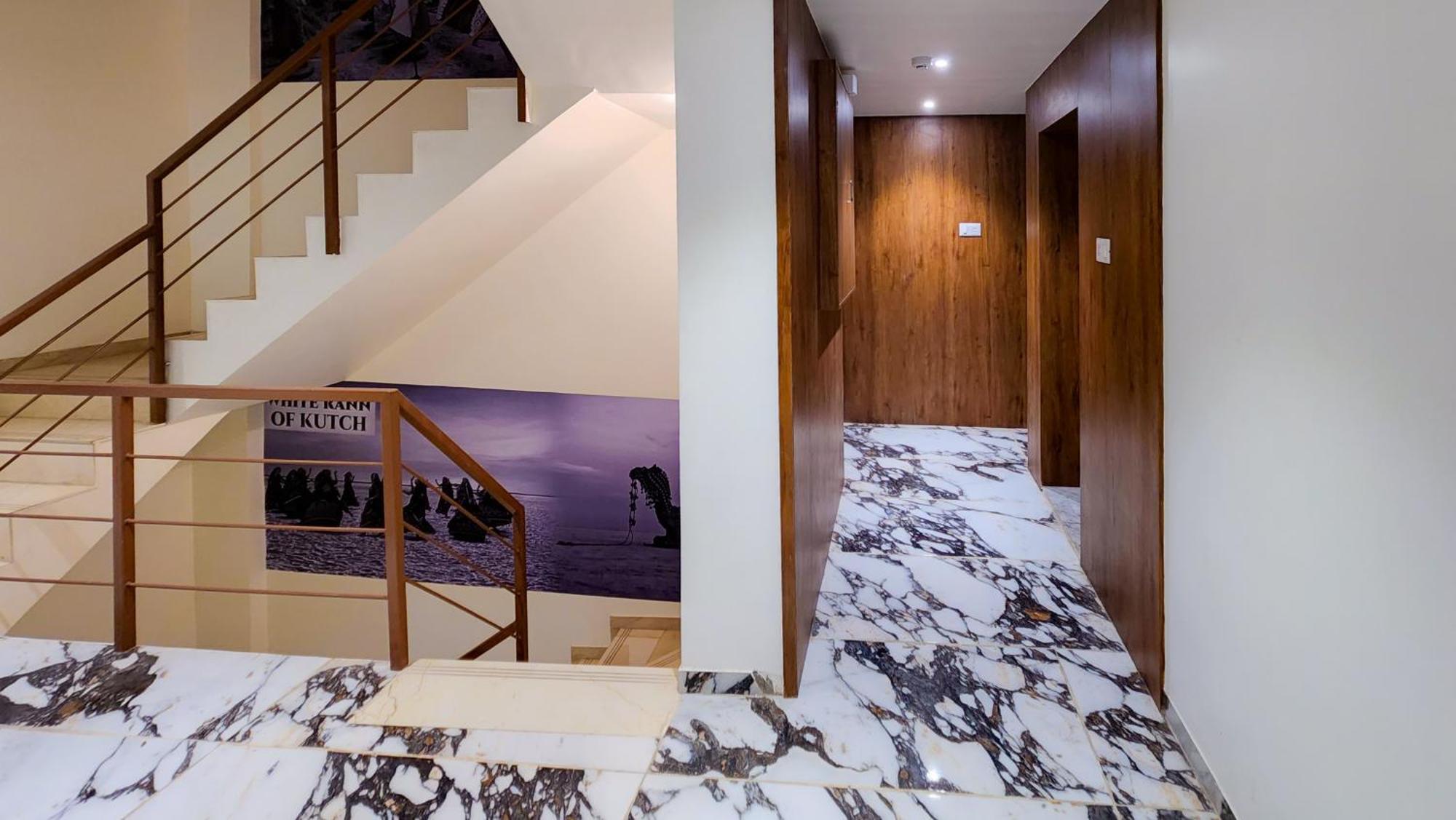 Hotel Nova Pride ราชโกฎิ ภายนอก รูปภาพ