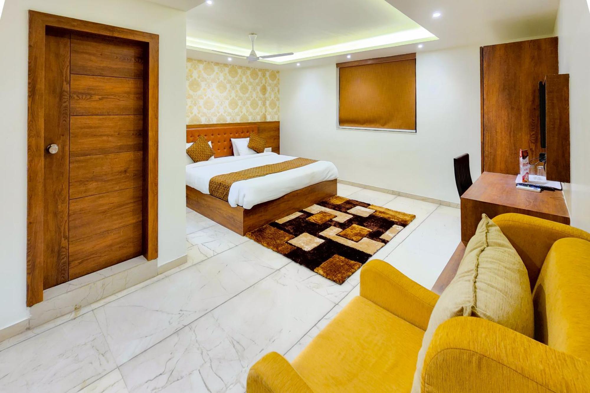 Hotel Nova Pride ราชโกฎิ ภายนอก รูปภาพ