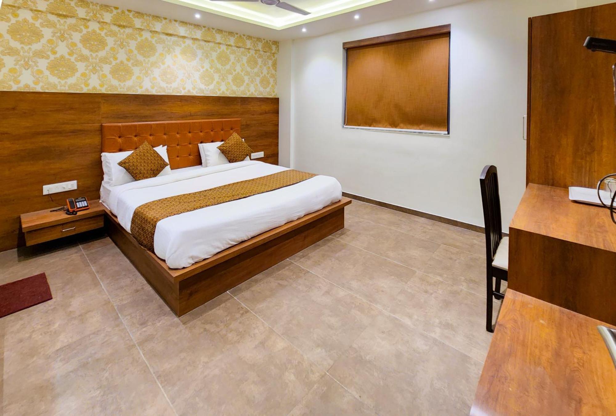 Hotel Nova Pride ราชโกฎิ ภายนอก รูปภาพ