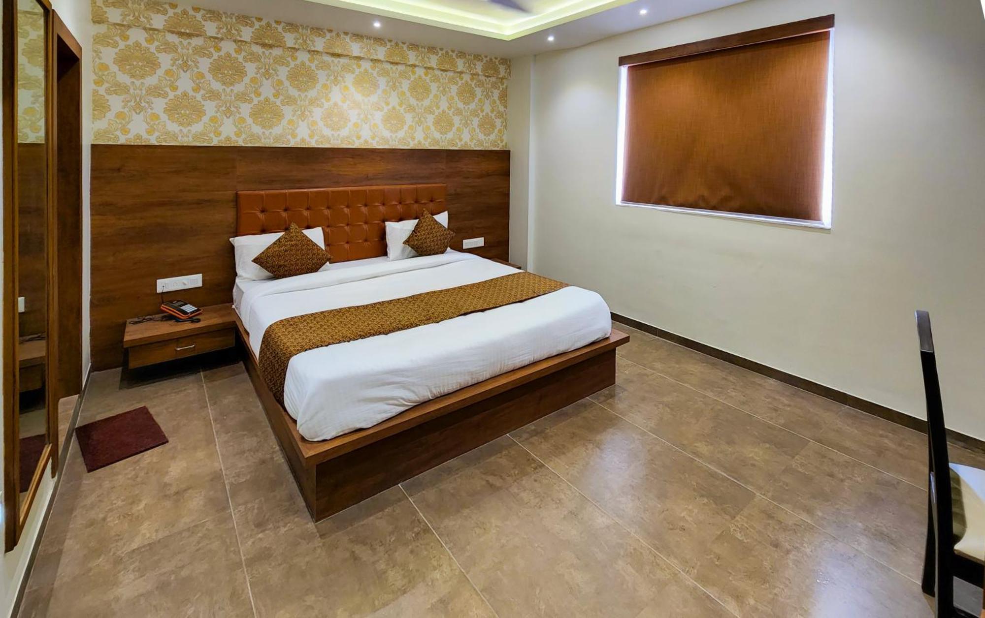 Hotel Nova Pride ราชโกฎิ ภายนอก รูปภาพ