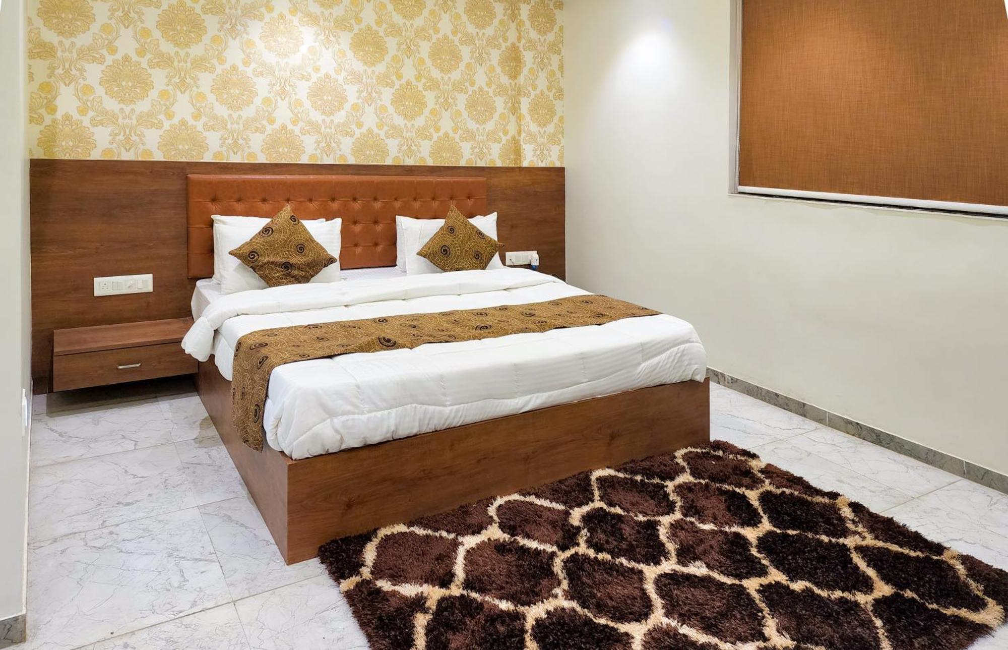 Hotel Nova Pride ราชโกฎิ ภายนอก รูปภาพ