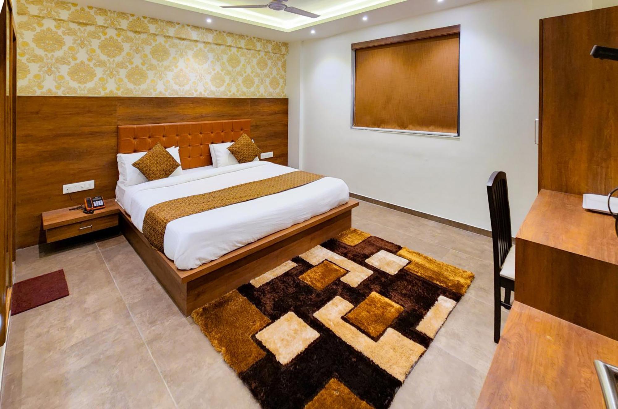 Hotel Nova Pride ราชโกฎิ ภายนอก รูปภาพ